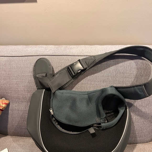 Brand new Pet Carrier. Grey/black. Holds up to 15 lbs. - Picture 3 of 4